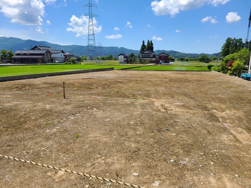 高岡市内にて上棟を行いました。