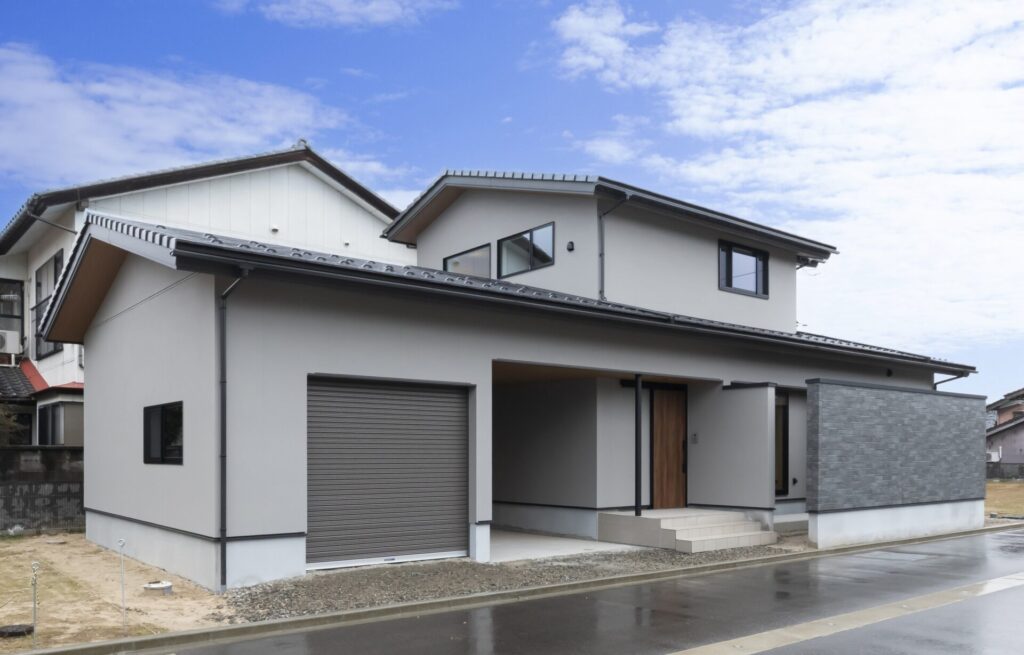 高岡市｜完成見学会「趣味を楽しむインナーガレージのある家」